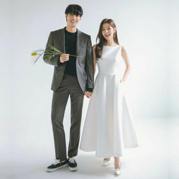 ウェディングドレス ホワイト 白 スレンダーライン キャミソール スリット トレーン 花嫁ドレス フ...