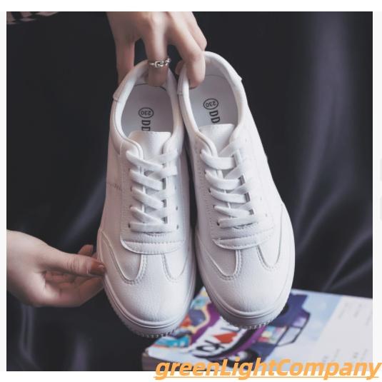 スニーカー レディース 歩きやすい シンプル 40代 ブランド 安い 50代 黒 幅広 冬 20代 ...