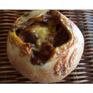 【カレーフランス】カレー 入りの フランスパン に チーズ をかけて焼き上げた 惣菜系 フランスパン