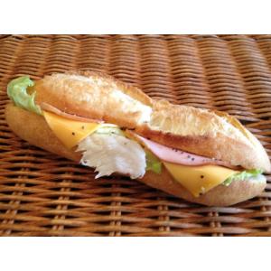【カスクート】 ロースハム と チェダーチーズ の フランス系サンドイッチ