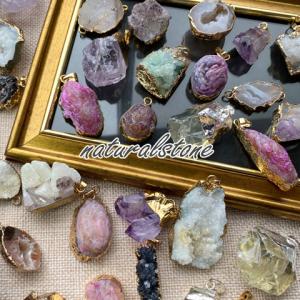 水晶 レーザー加工 天然石 ペンダントトップ 王冠 バチカン付き