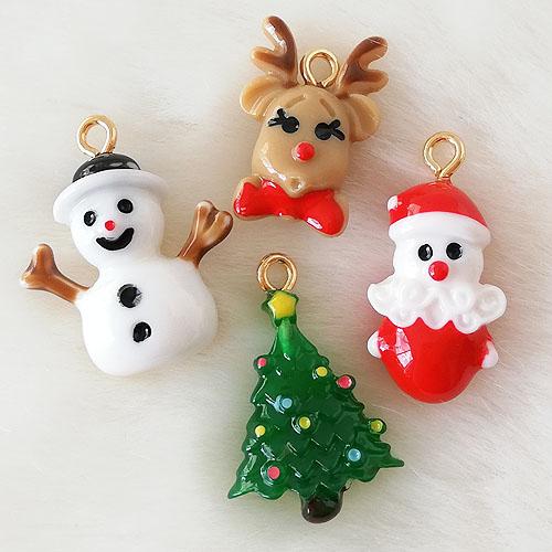 クリスマス チャーム 2個 サンタクロース トナカイ 雪だるま ツリー スノーマン プラスチック 2...