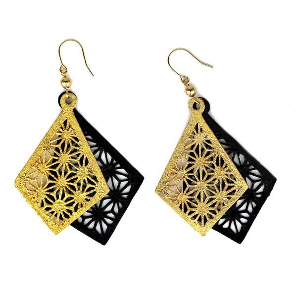 和風ピアス KIRIE BIJOU キリエビジュー 紅 くれない 金箔 黒漆塗 超軽量ピアス 両耳用...