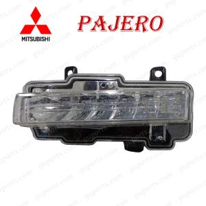 三菱MITSUBISHI パジェロ ラジエーターグリル V93WV83W