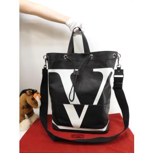 新品・未使用品）ヴァレンティノ ガラヴァーニ Valentino Garavani