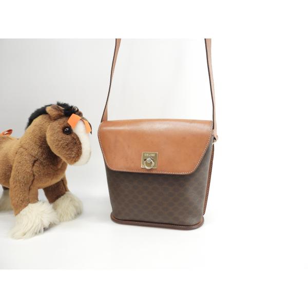 セリーヌ ポシェット 蓋レザー マカダム茶 クロスボディバッグ 斜掛ショルダー トリオンフ@M91*