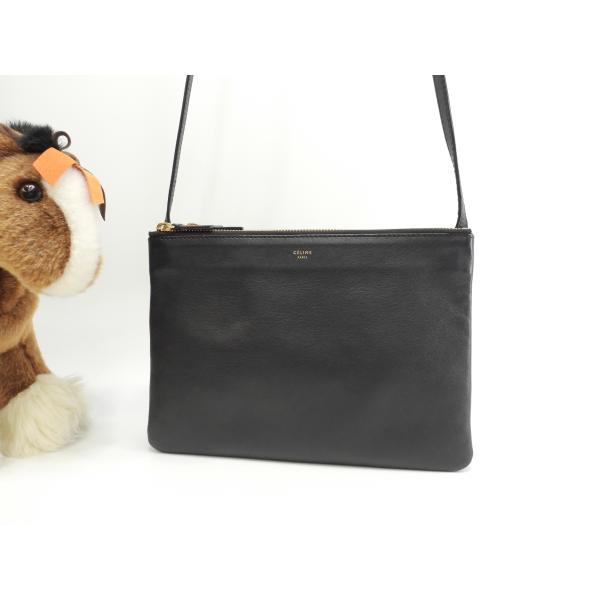 セリーヌ トリオラージ スムースレザー黒 クロスボディバッグ 斜掛ショルダー ポシェット@F-MM-...