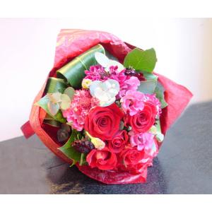 赤のデザインブーケ　花束　フラワーギフト