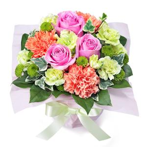 花キューピット かわいいバスケットのピンク系フラワーアレンジメント