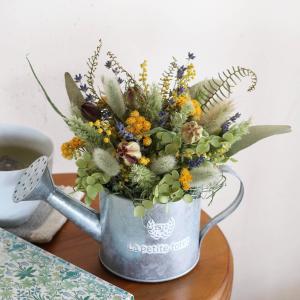 【数量限定】 ミモザとラベンダーのジョーロポットアレンジ ＊ ドライフラワー 春色 かわいい 誕生日 プレゼント ギフト 入学 お祝い 母の日 誕生日 結婚