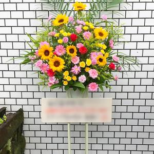 お花屋さんから手渡し届け　ひまわり入りスタンド花1段　15000円
