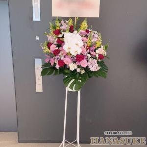 フラワーコンシェルジュ厳選花屋の胡蝶蘭入りスタンド花　1段