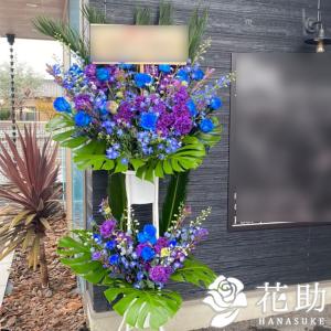 【スタンド花】フラワーコンシェルジュ厳選花屋の【青バラ入り】スタンド花2段50000円　名札無料　東京大阪名古屋はじめ全国配達