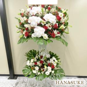 【スタンド花】フラワーコンシェルジュ厳選花屋の【モンステラ入り】スタンド花2段50000円　名札無料　東京大阪名古屋はじめ全国配達