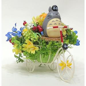 トトロの森のつなぐリース 壁掛けタイプ」ジブリ トトロ 花 アレンジ