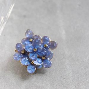 ブローチ クリップ 紫陽花 あじさい 雫 レジン ハンドメイド ディップアート 春 夏 梅雨 アクセサリー キラキラ プレゼント レディース｜handmadeshop-liberte