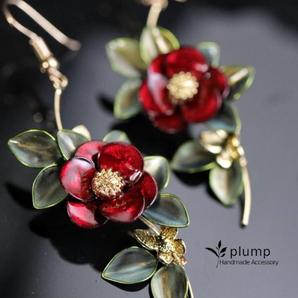 ピアス イヤリング 椿 ツバキ 揺れる レジン 樹脂 ハンドメイド アクセサリー かわいい 清楚 冬...
