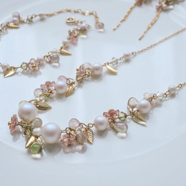 ネックレス 秋 冬 春 パール ガラス ハンドメイド ビーズ アクセサリー キラキラ プレゼント デ...
