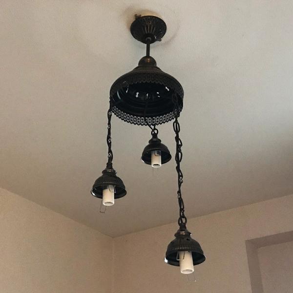 3連シャンデリア スパイラル Lサイズ  《ガラス玉：W16cm H11cm》 日本の一般的なシーリ...