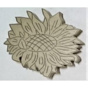 木彫り材料・ひまわりブローチ