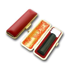 印鑑 はんこ 銀行印 玄武（黒彩樺） 12.0mm 印鑑ケース(赤-金枠)付き｜hankoya