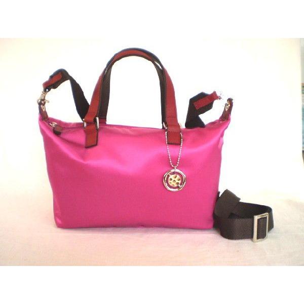 ピンクのボストンバッグ　ライトナイロン（斜め掛けショルダー付）