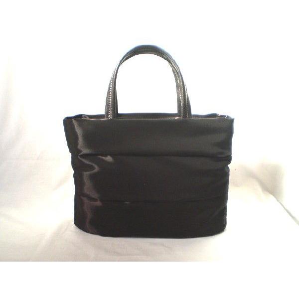 不思議なツヤのトートバッグ（手提げ）