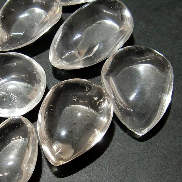 水晶 タンブル 水滴型 1個（約30g）クリスタルタンブル 天然石 浄化【送料無料】