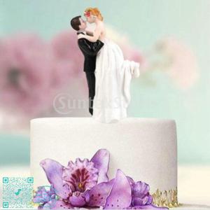 ウエディングケーキトッパーの新郎新婦の結婚式の装飾樹脂のケーキトッパー