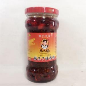 老干媽辣三丁油辣椒　三種具入りラー油　激辛　中国産　280g