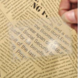 【送料220円〜】クレジットカードサイズ　ポケットルーペ 3倍拡大鏡