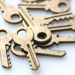 金古美 チャーム 10個セット 鍵 キー 丸 ...の詳細画像3