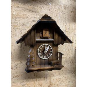ドイツ森の時計 クォーツ式山小屋鳩時計 伝統の彫刻シリーズ622QM : 鳩