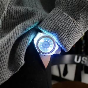 腕時計 カラフルカラーLED発光 ラインストー...の詳細画像5