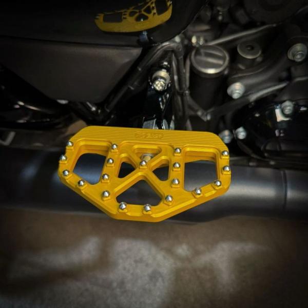 M8ソフテイル MXミニ パッセンジャー フロアボード (ゴールド) TCブロス