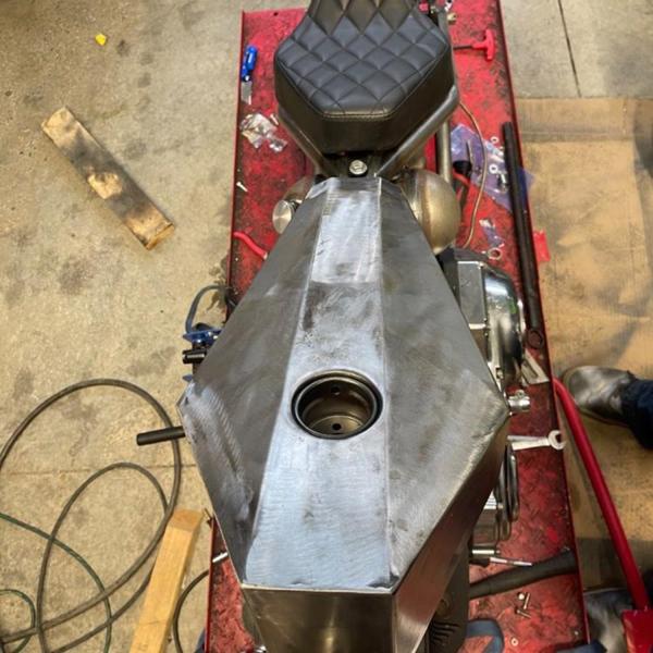 WYATT GATLING コフィンスタイル 2.2ガロン チョッパータンク XL スポーツスター