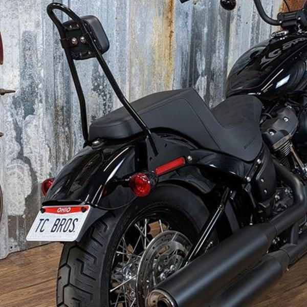 M8ソフテイル ストリートボブ、スリム ライセンスプレートリロケーションブラケット TC Bros