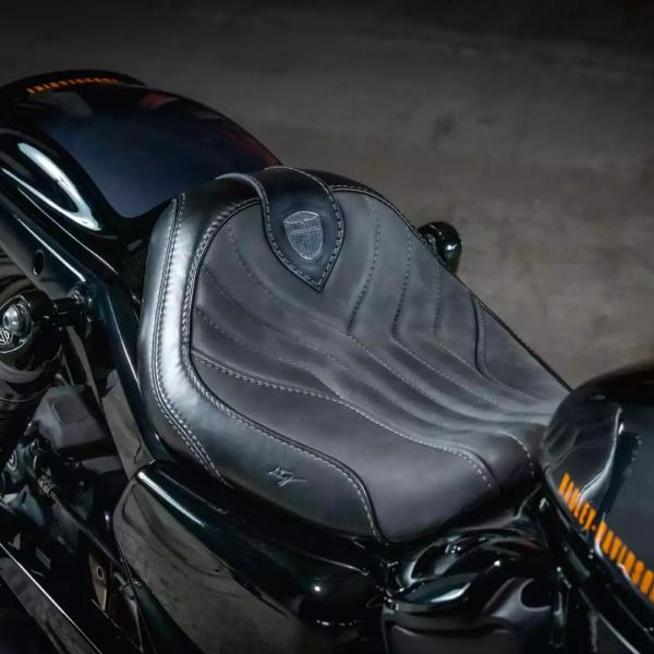 ハーレー ナイトスター RH975 ショートリアフェンダー用 シートパン Thunderbike