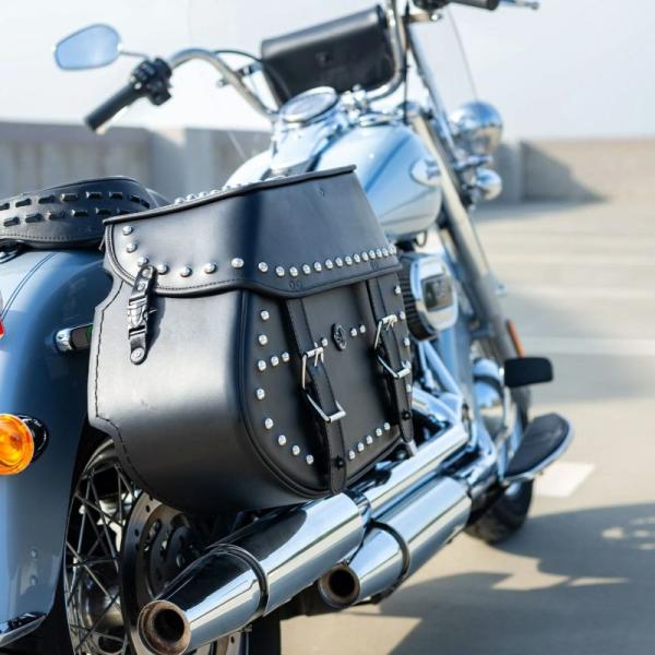 M8 ヘリテイジクラシック Legacy エクストララージ・レザーサドルバッグ 35L (スタッド付...