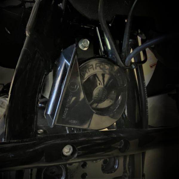 Custom Dynamics エレクトロマグネティック ホーンキット M8 ソフテイル、ダイナ ロ...