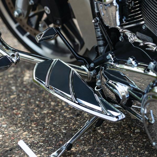 M8ソフテイル Phantom ドライバー・フロアボード(クローム) Kuryakyn