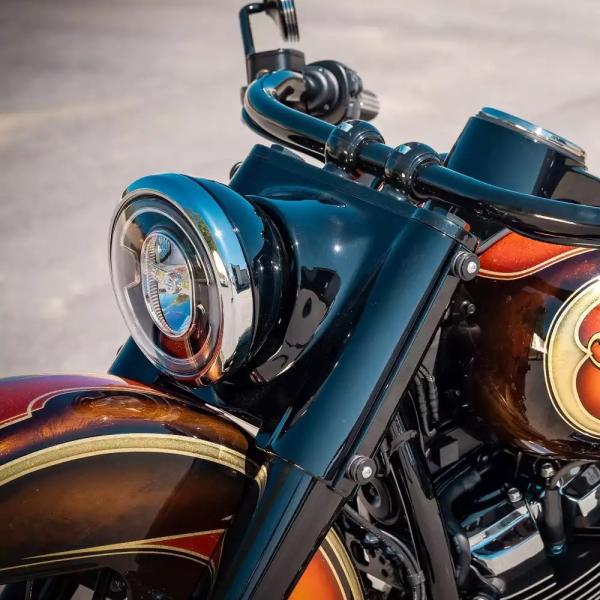 ハーレー M8 ソフテイル ヘリテイジクラシック、デラックス ヘッドランプカバー Thunderbi...