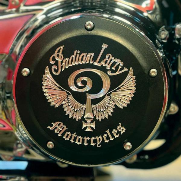 M8ツーリング Indian Larryロゴ ダービカバー マットブラック Indian Larry...