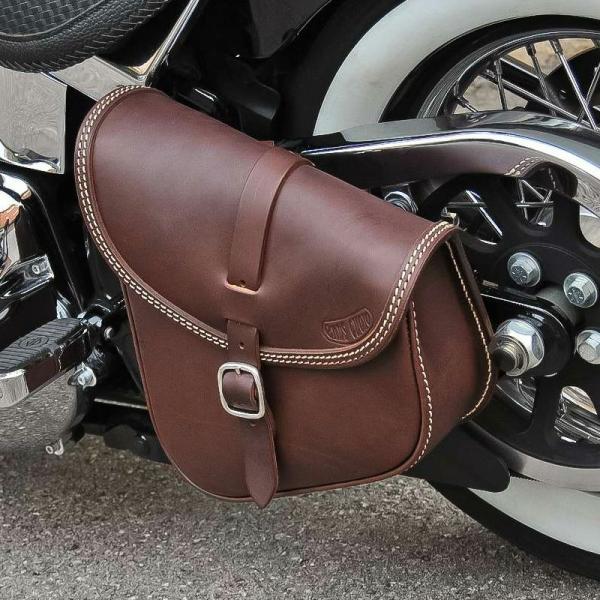 エンズクオイオ BOB レザー スイングアームバッグ 7L (ダークブラウン) TCソフテイル