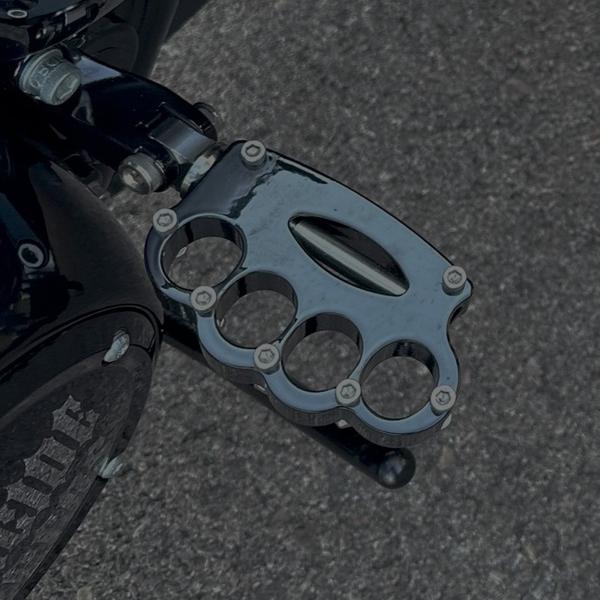 ツーリング ブラスナックル・フットペグ (ブラック) Siouxicide Choppers