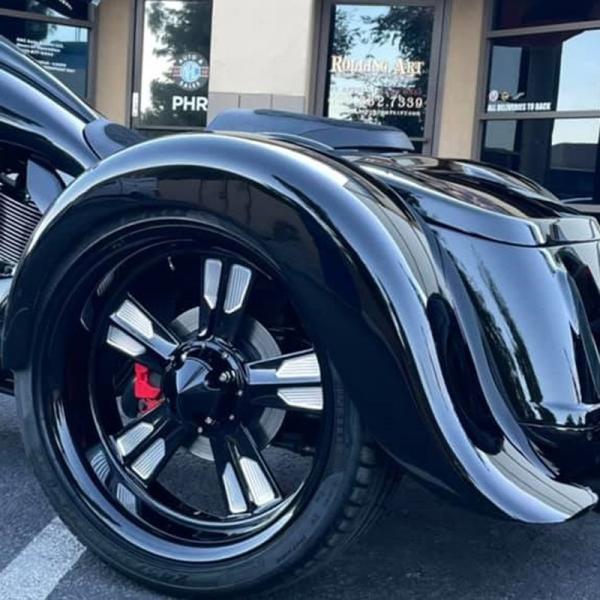 Paul Yaffe SWOOP トライク ストレッチ・リアフェンダー 左用 (スムース) M8トラ...