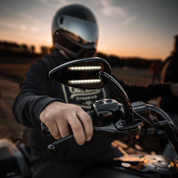 LEDラン/ターンシグナル付 ハーレーミラー (ブラック) Custom Dynamics