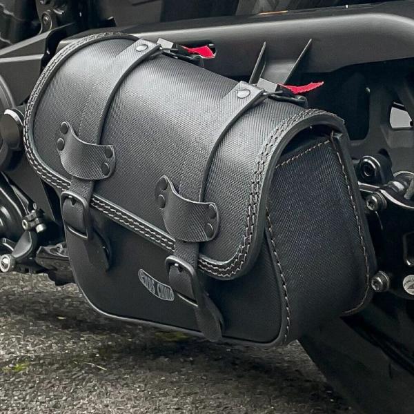 エンズクオイオ Rev DUB レザーサドルバッグ 7L (型押しレザー) スポーツスターS