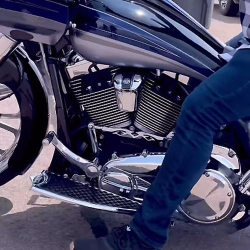 ツーリング、トライク ELEV8 ライダーフロアボード (クローム/ブラックインサート) CMC