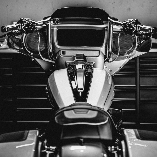 Factory47 CVOストリートグライド・ハンドルバー 12インチ (グロスブラック) 2023...
